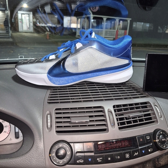 Nike Men\'s Blue and Silver Athletic Shoes